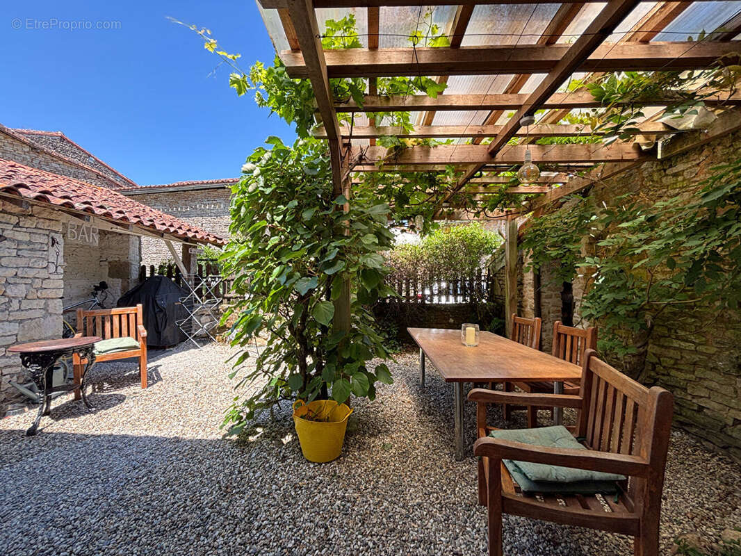 Maison à NANTEUIL-EN-VALLEE