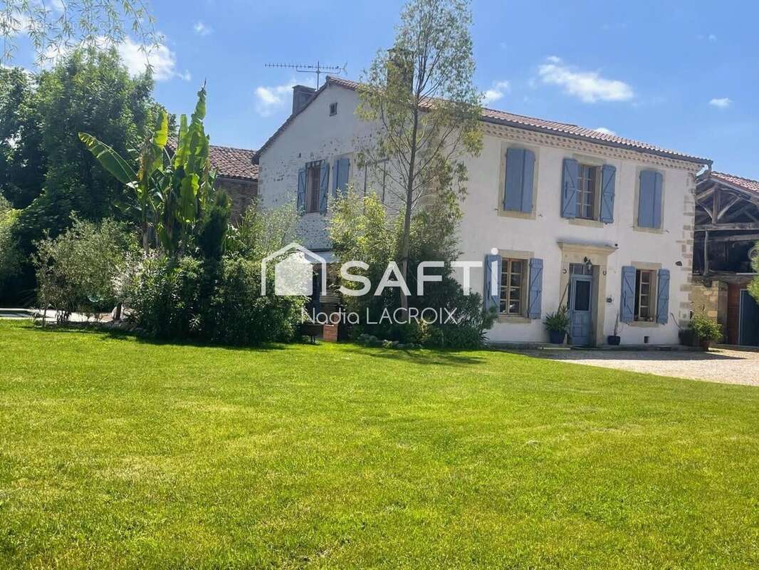 Maison 165 m² à Beauchalot  - photo 2