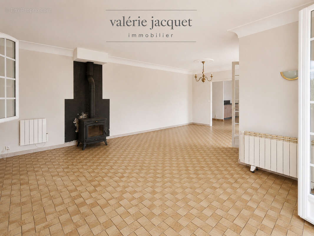Maison familiale de 4 chambres avec vie de plain-pied   3 150 m2 de terrain   À 5 minutes à pied du centre-vil - photo 7