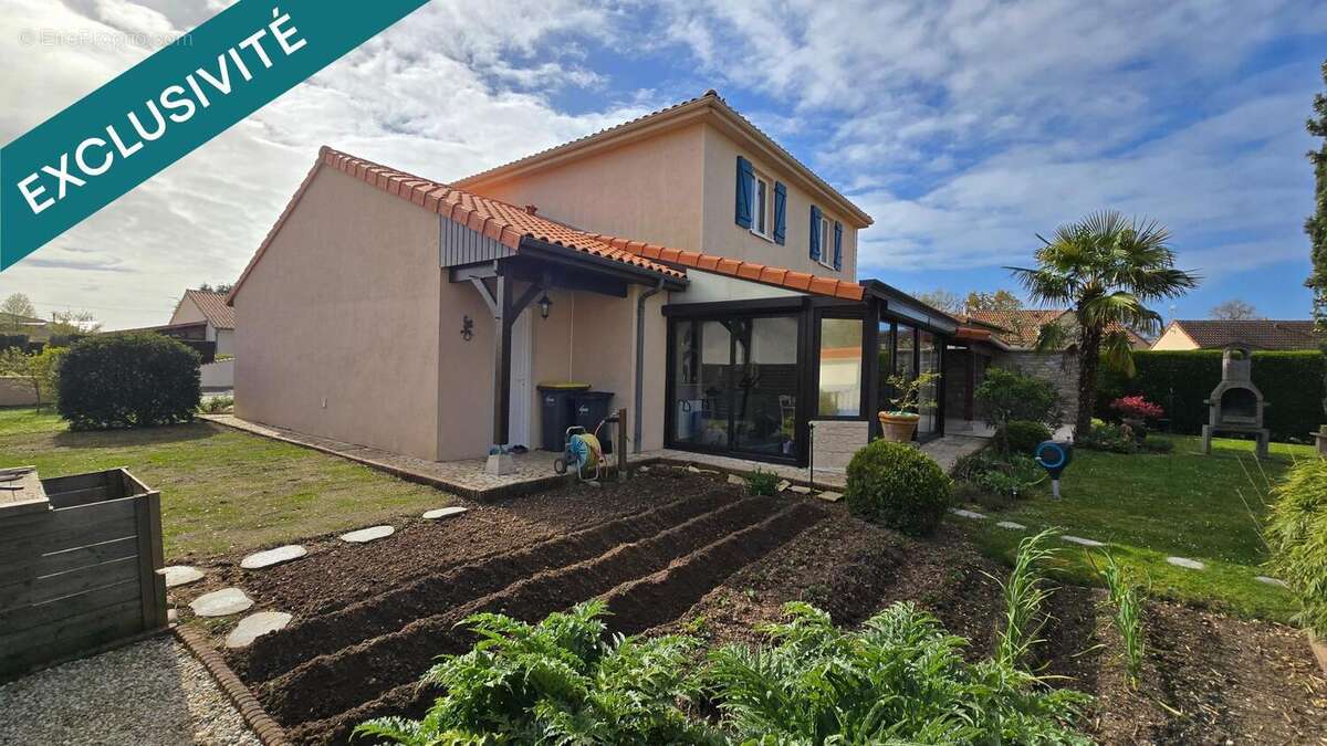 Photo 5 - Maison à LUSSAC-LES-CHATEAUX