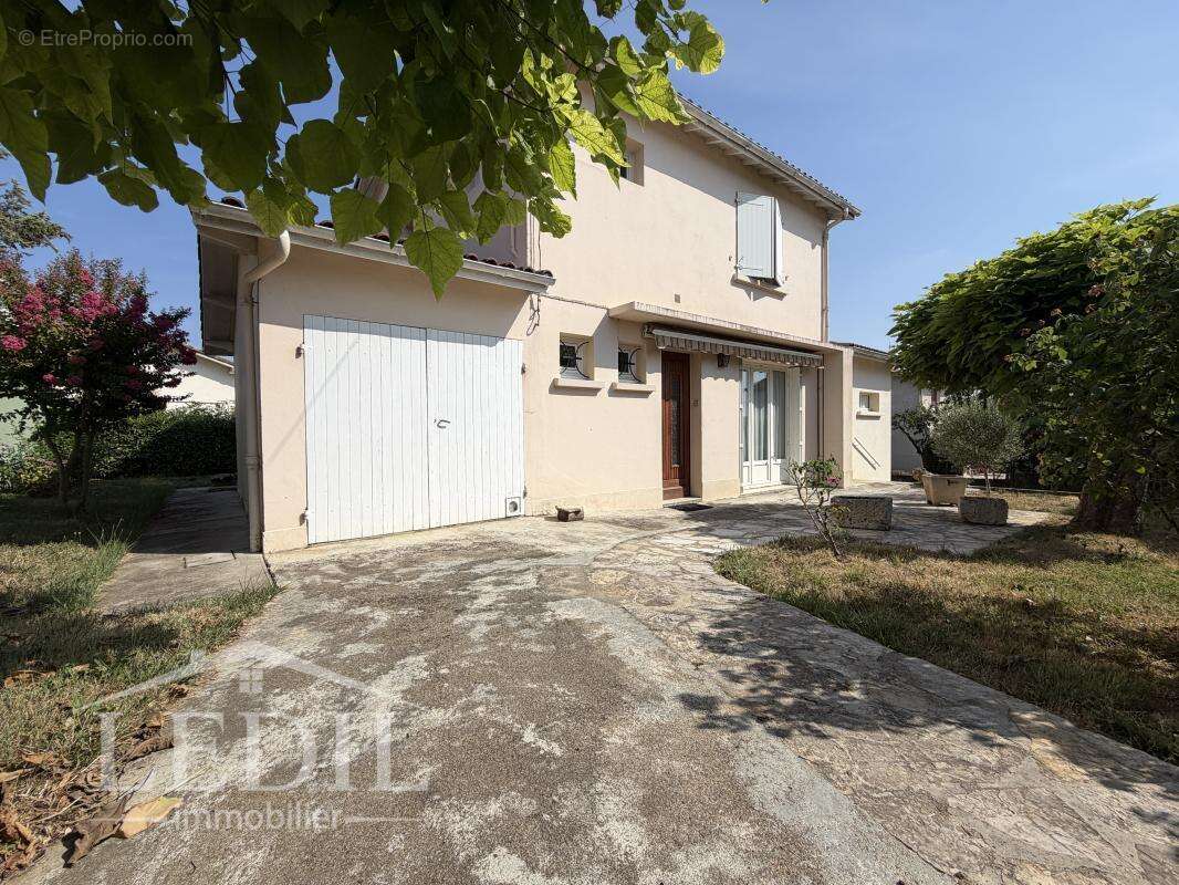 Emplacement calme pour cette maison de ville - photo 2