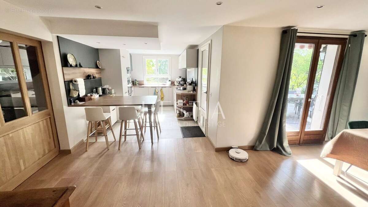 Maison à NAVES-PARMELAN