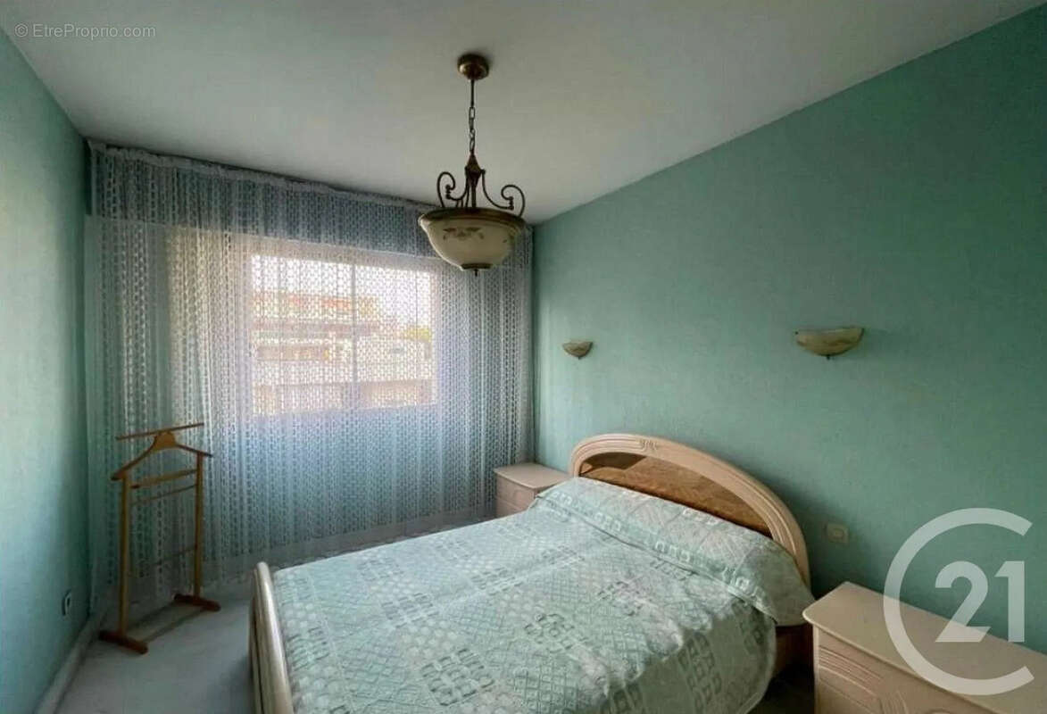 Appartement à SAINT-LAURENT-DU-VAR