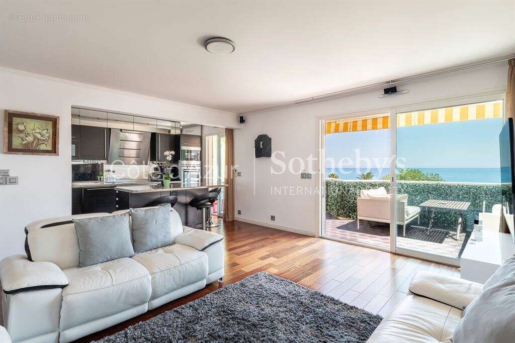 Appartement à SAINT-LAURENT-DU-VAR