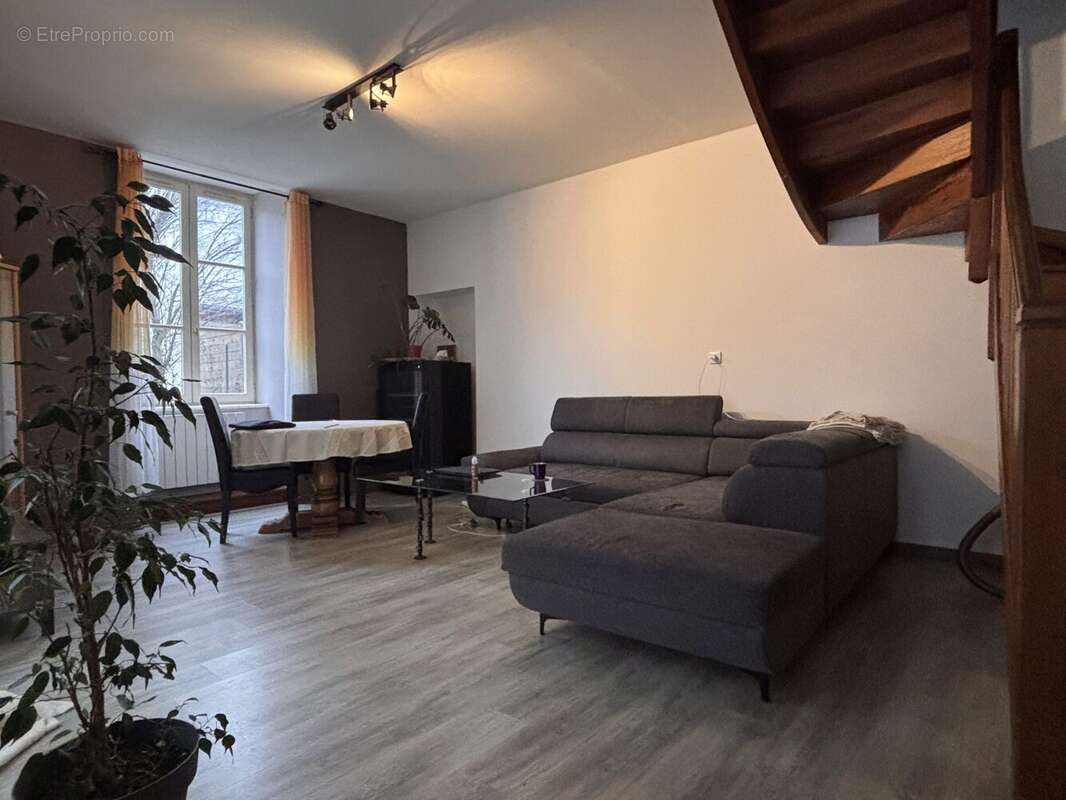 Maison à SAINT-ETIENNE-DE-SAINT-GEOIRS