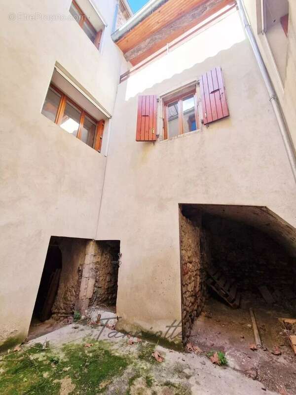 Appartement à ROCHEMAURE