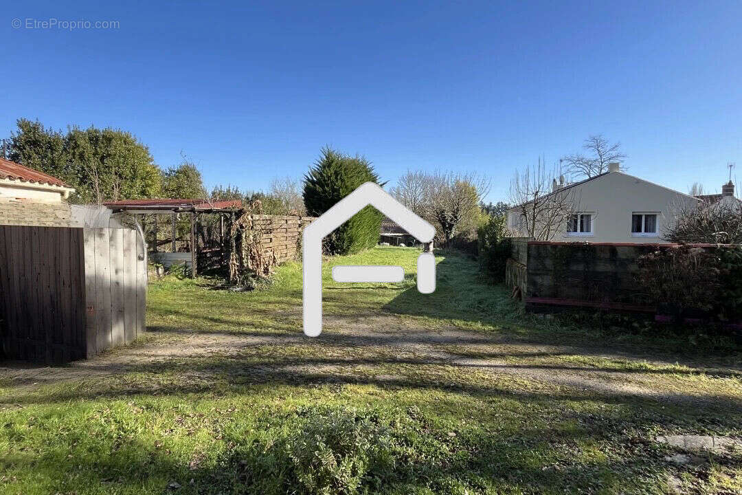 Maison à MOUTIERS-LES-MAUXFAITS