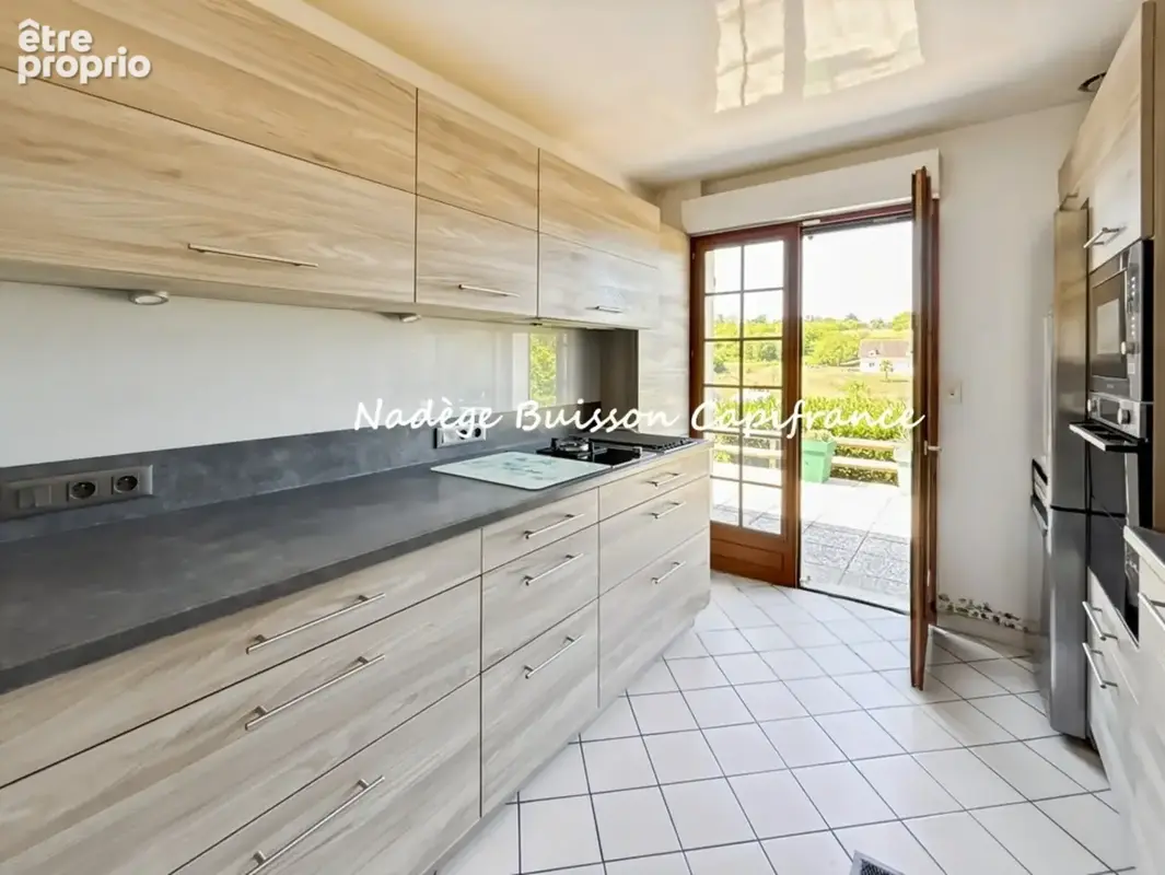 Cambremer centre – Maison familiale de 136 m² avec terrasse panoramique, vie de plain-pied et double garage - photo 15