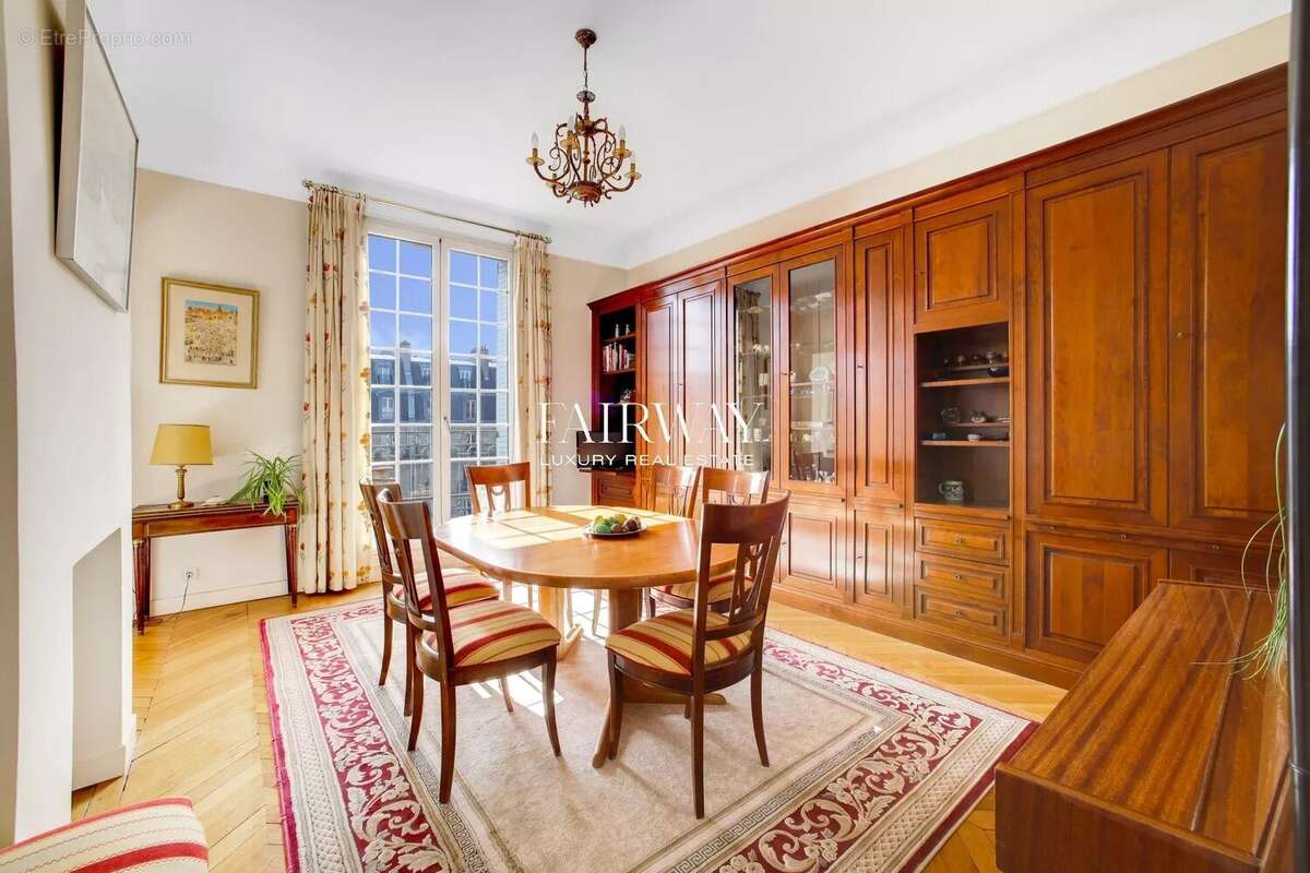 Appartement à PARIS-17E