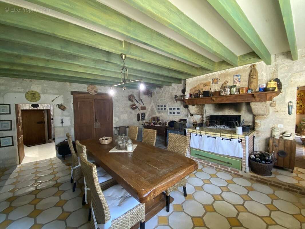 Maison à ROULLET-SAINT-ESTEPHE