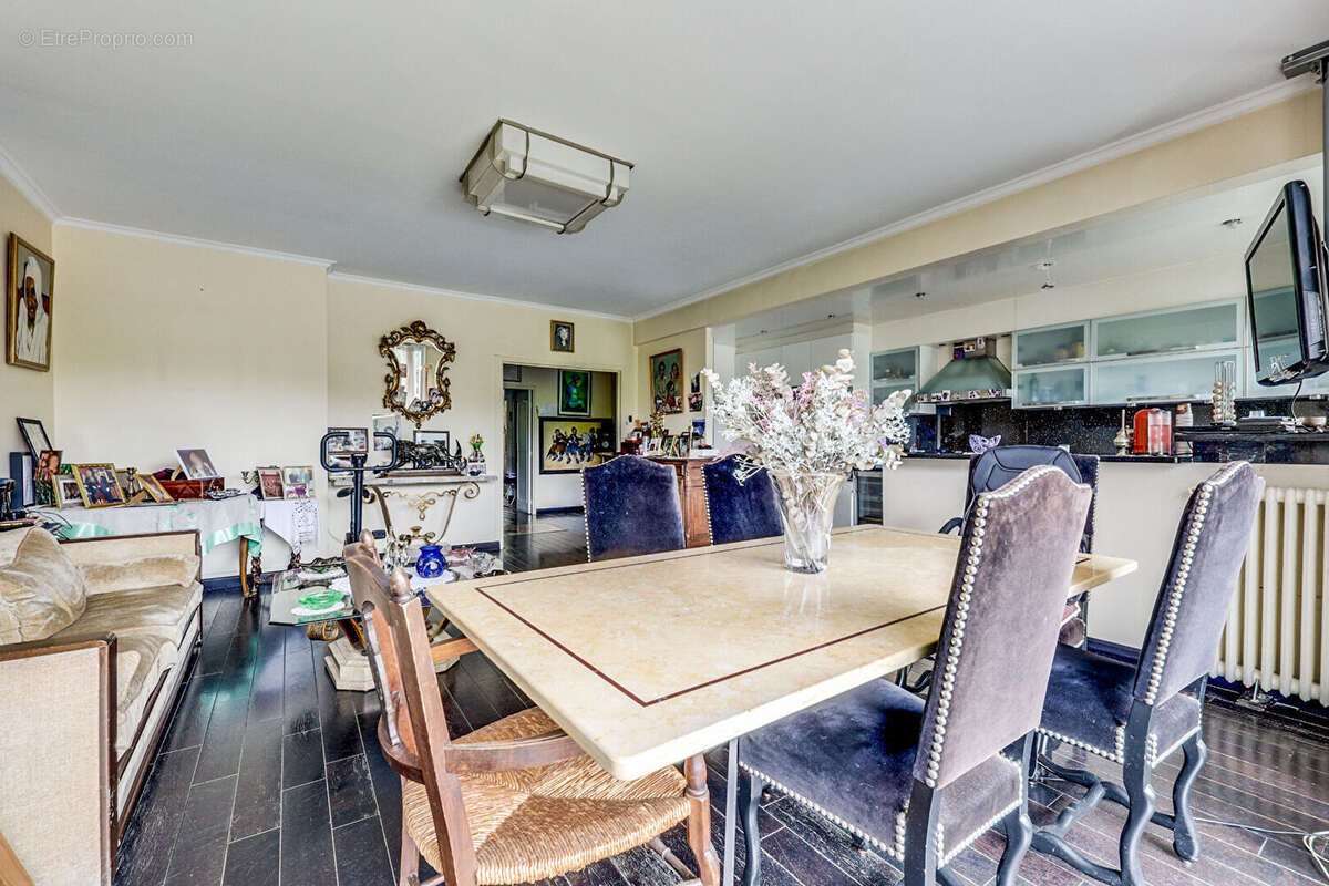 Appartement à CHARENTON-LE-PONT