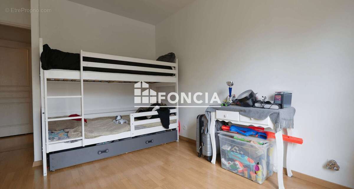Appartement à SAINT-PIERRE-DU-PERRAY