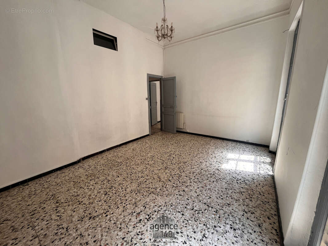 Appartement T3 traversant à rénover Marseille 2ème - photo 2
