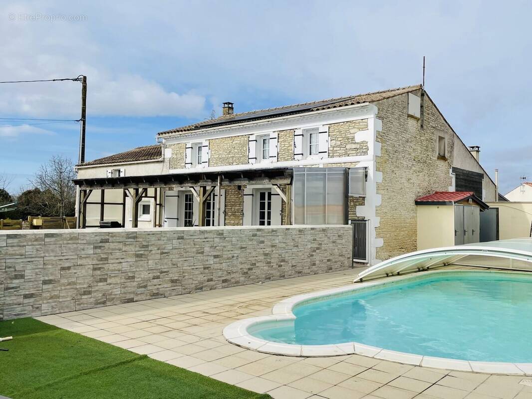 Maison à CORME-ECLUSE