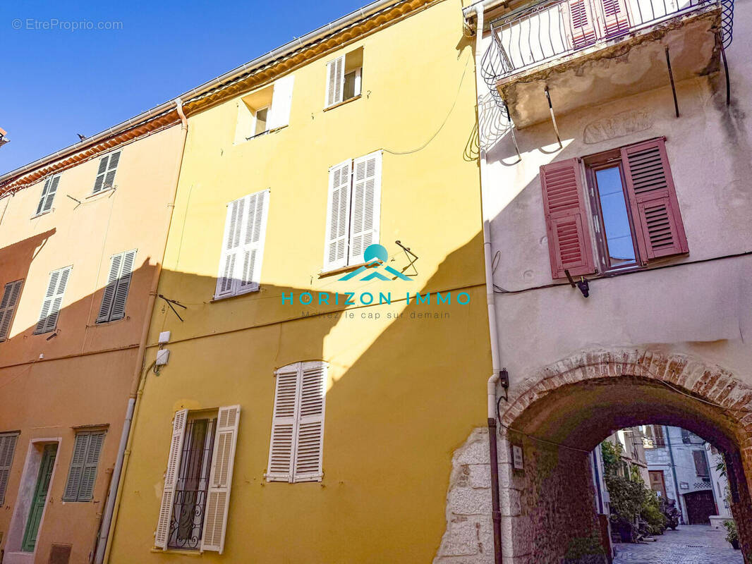 Appartement à SAINT-LAURENT-DU-VAR