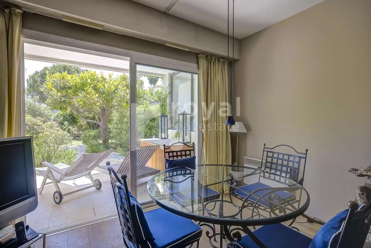 Appartement à MOUGINS