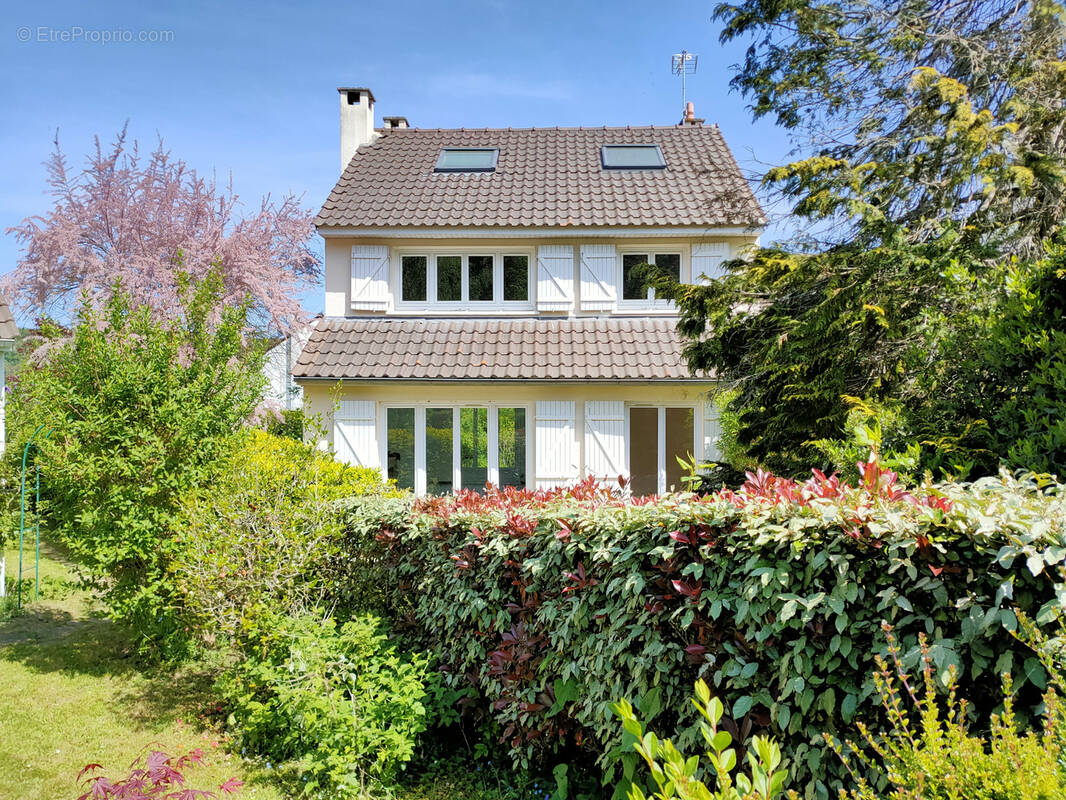 Maison à SAINT-REMY-LES-CHEVREUSE