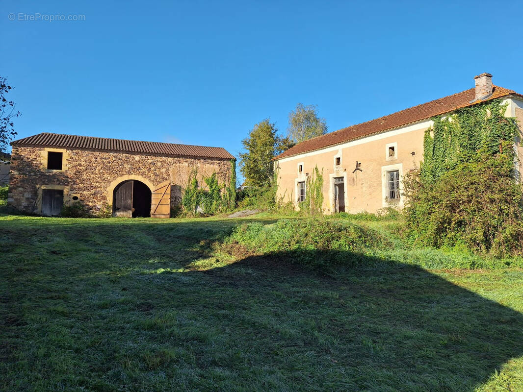 Maison à MAZEYROLLES