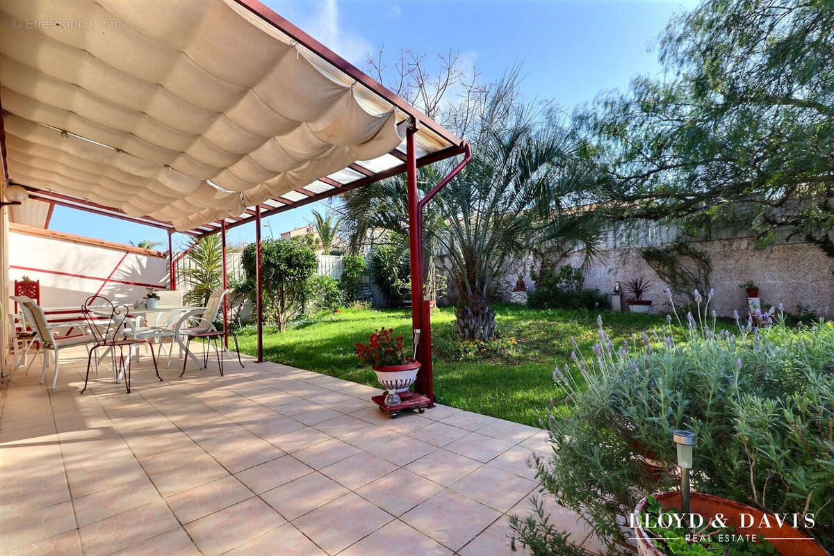 jardin espace détente - Maison à VILLENEUVE-DE-LA-RAHO