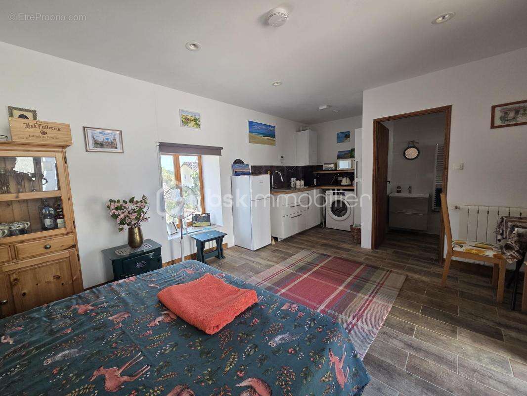 Coup de cœur – charme, elegance et potentiel, belle maison rénovée avec studio, piscine chauffée et 1 940 m² de terrain - photo 16