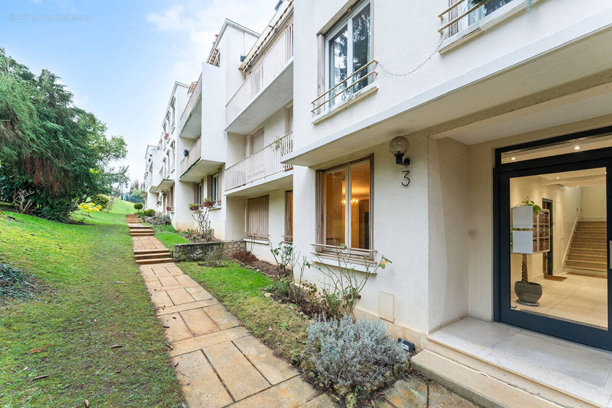 Appartement à LE PLESSIS-ROBINSON