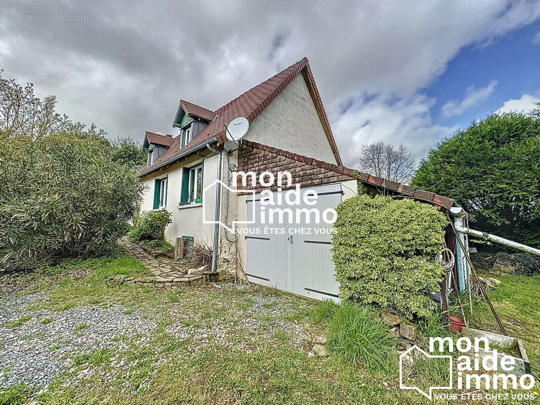 Maison à SAINT-PRIEST-LES-FOUGERES