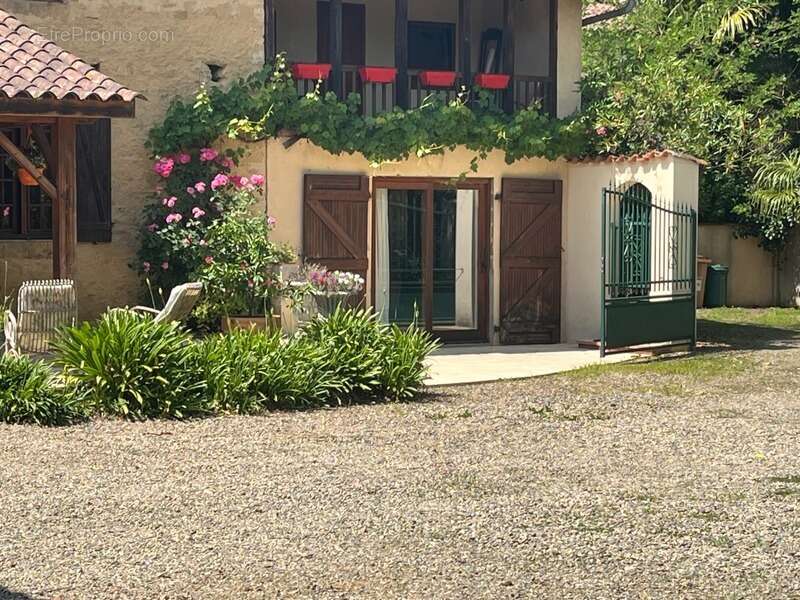 PLAISANCE (32): SANS TRAVAUX, MAISON XVIIIs restaurée avec élégance SUR 240M2 habitables, 6600m2 de jardin,géothermie,  puits, g - photo 62