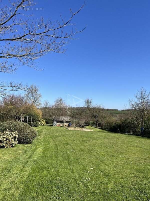 Maison à SAINT-GEORGES-DE-MONTAIGU