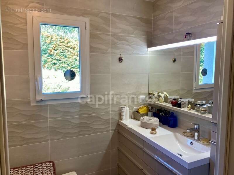 Maison à GREZIEU-LA-VARENNE