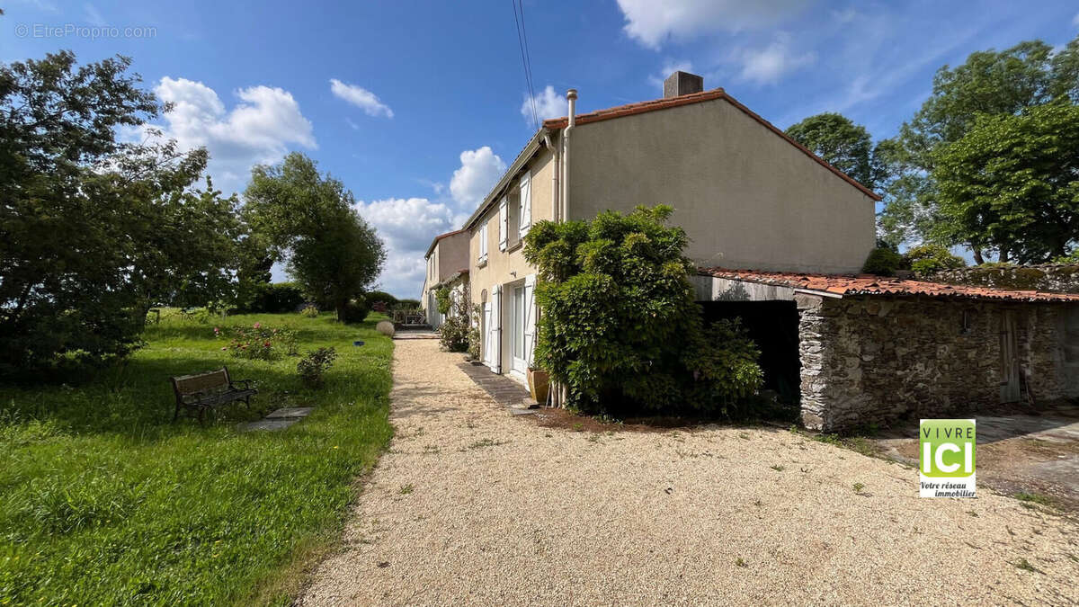 Maison à LA CHAPELLE-BASSE-MER