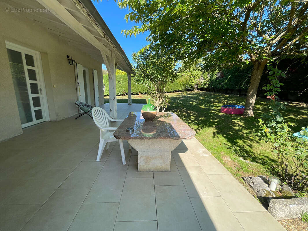 Maison de plain-pied avec piscine et jardin à Penne-d'Agenais - photo 3