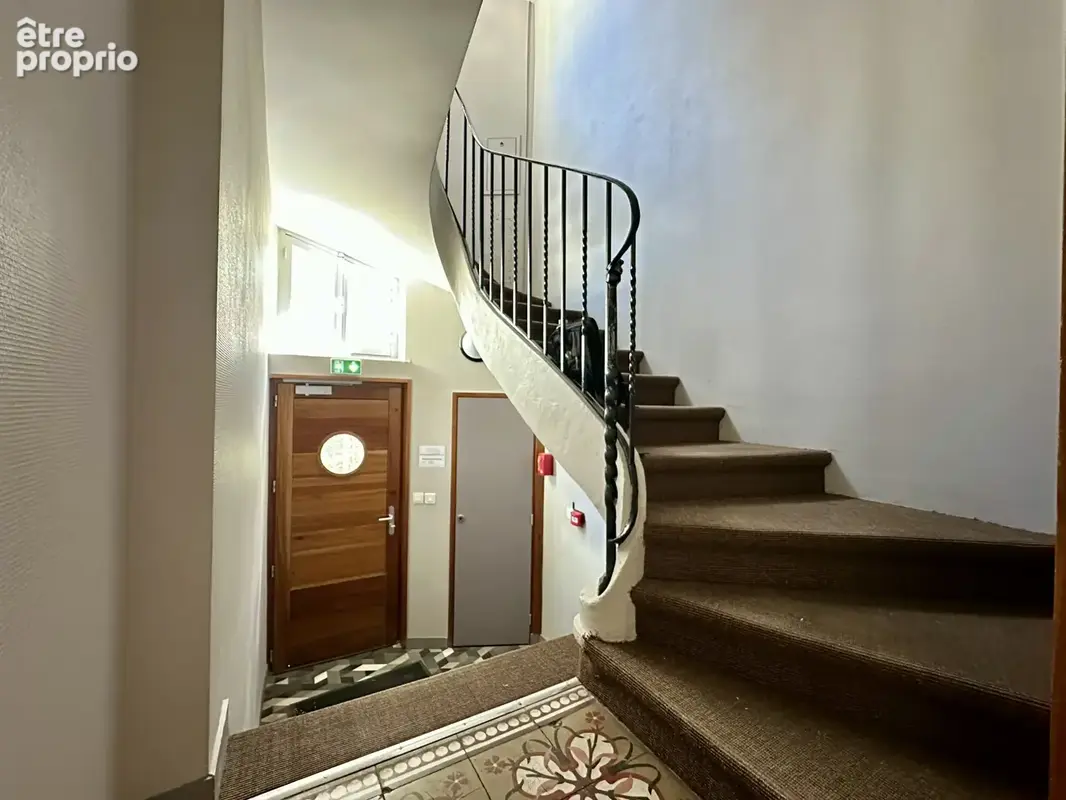 Maison de ville divisée en appartements et locaux professionels - photo 6