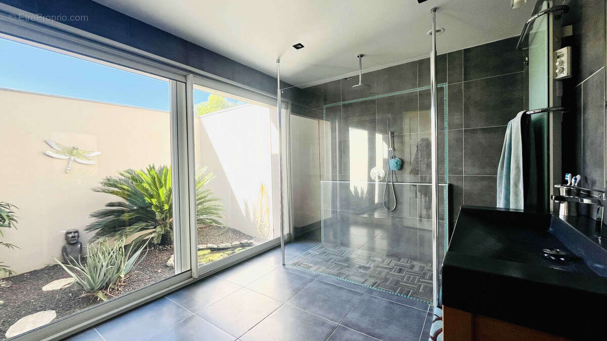 Maison à SAINT-MARCEL-DE-CAREIRET