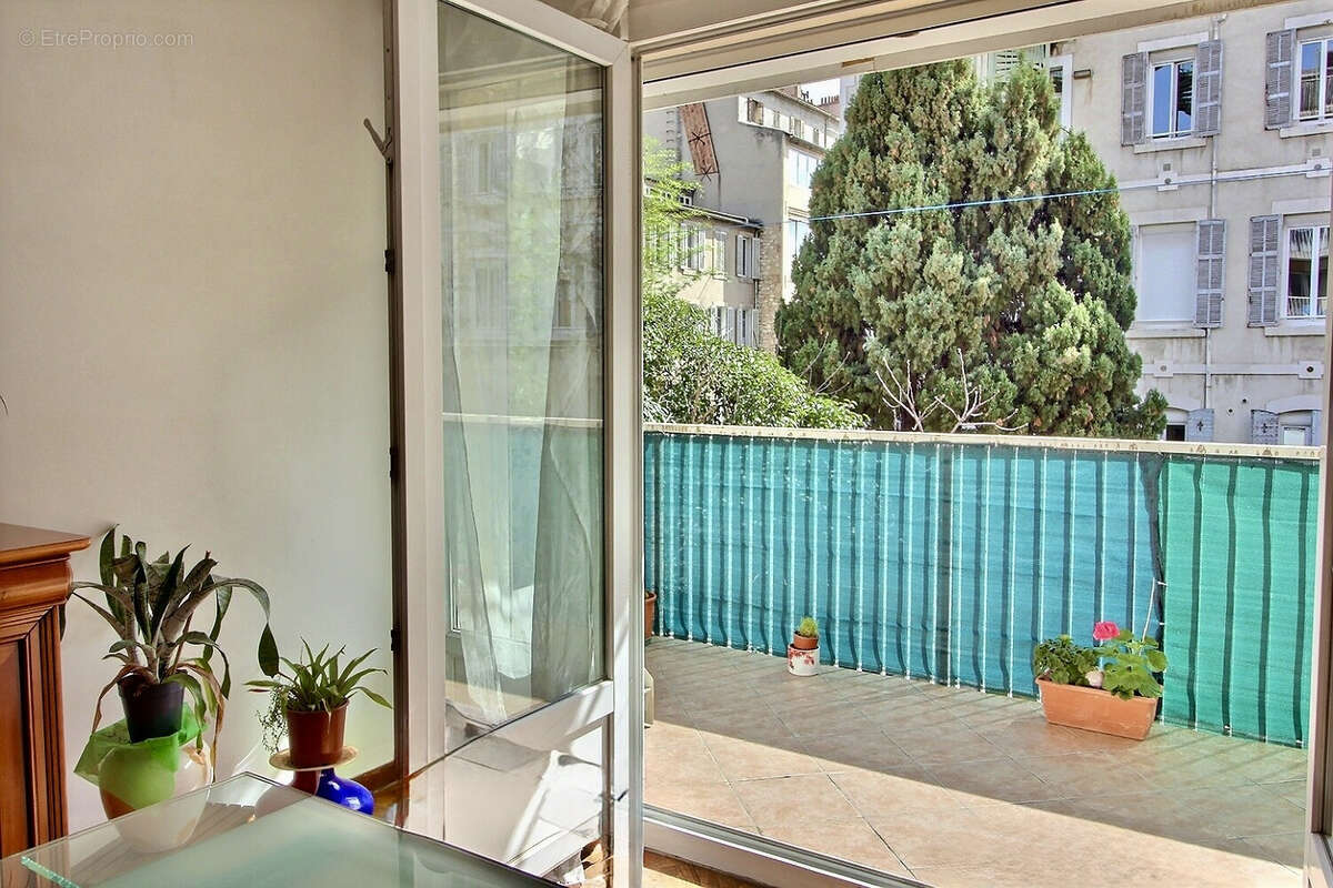 Appartement à MARSEILLE-6E