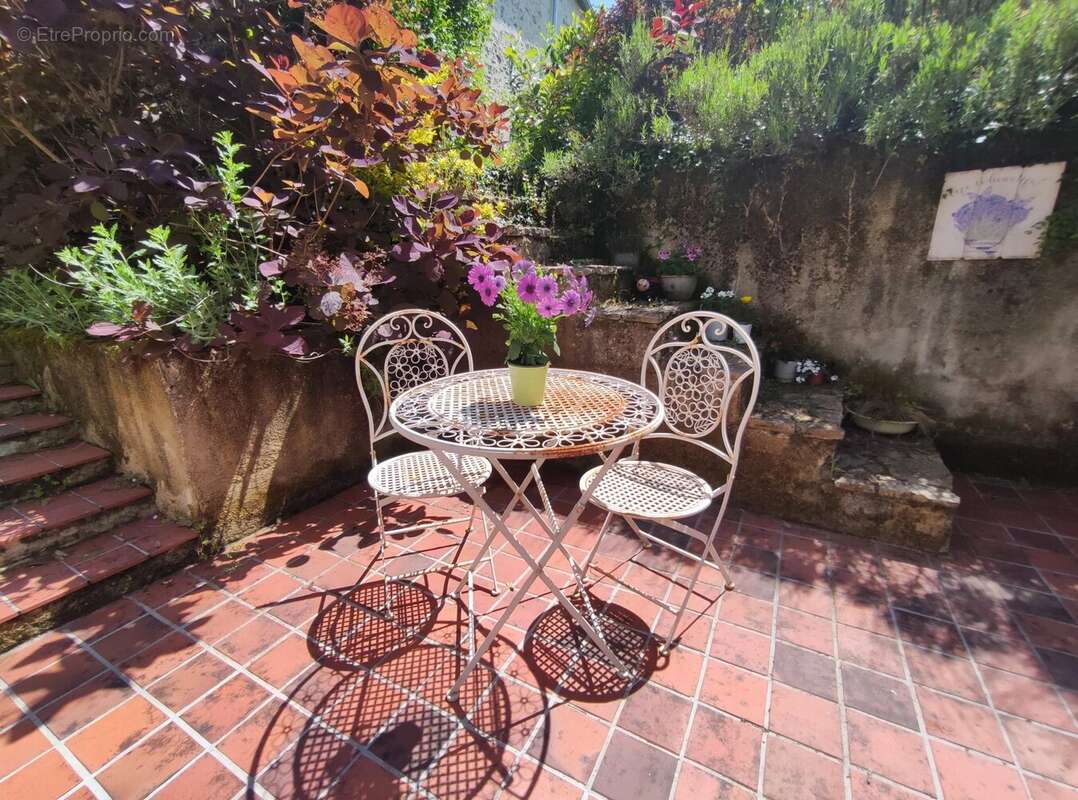 Maison à BAZOGES-EN-PAREDS