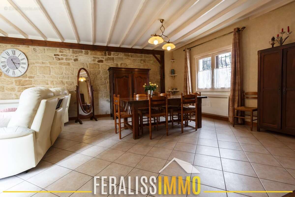 Maison à JOUY-LE-MOUTIER