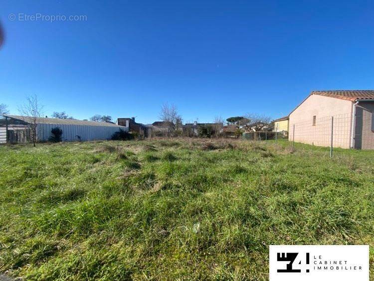 Terrain à CAZERES