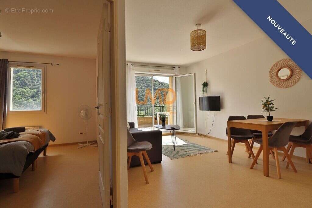 Appartement à AVENE