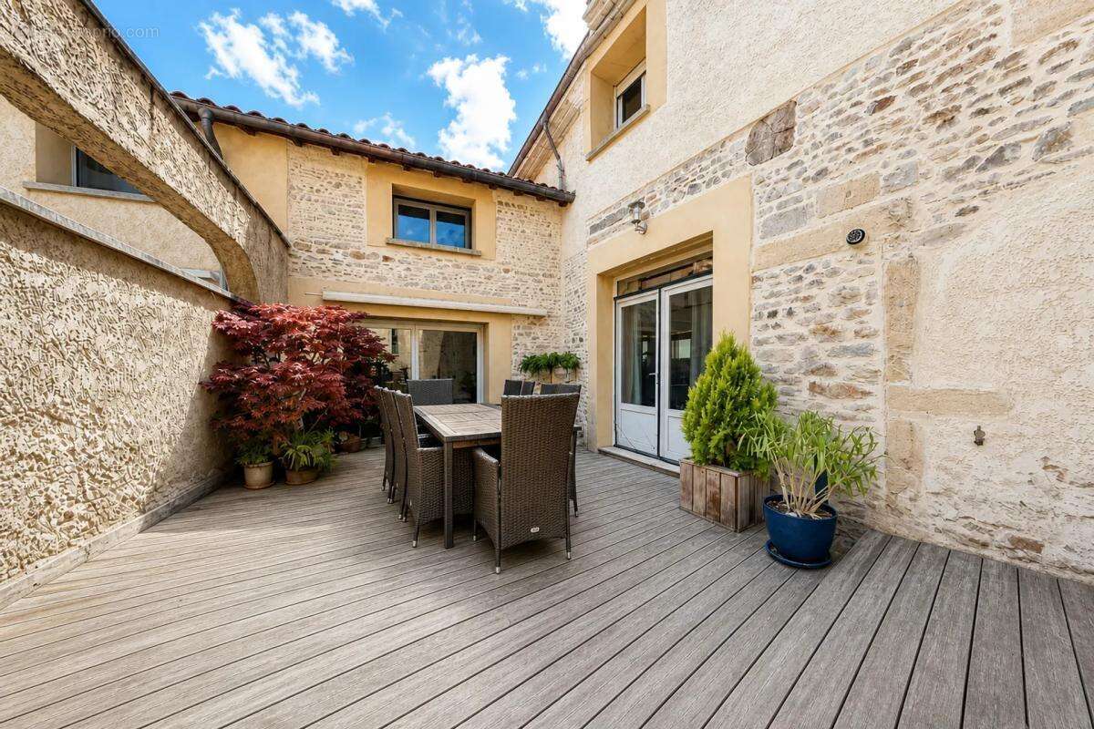 Superbe maison familiale de 230 m² - la chapelle-de-guinchay - photo 12