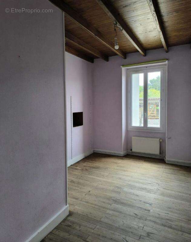 Maison de village, 5 pièces, dépendances et grand terrain  Valdelaume (79) - photo 7
