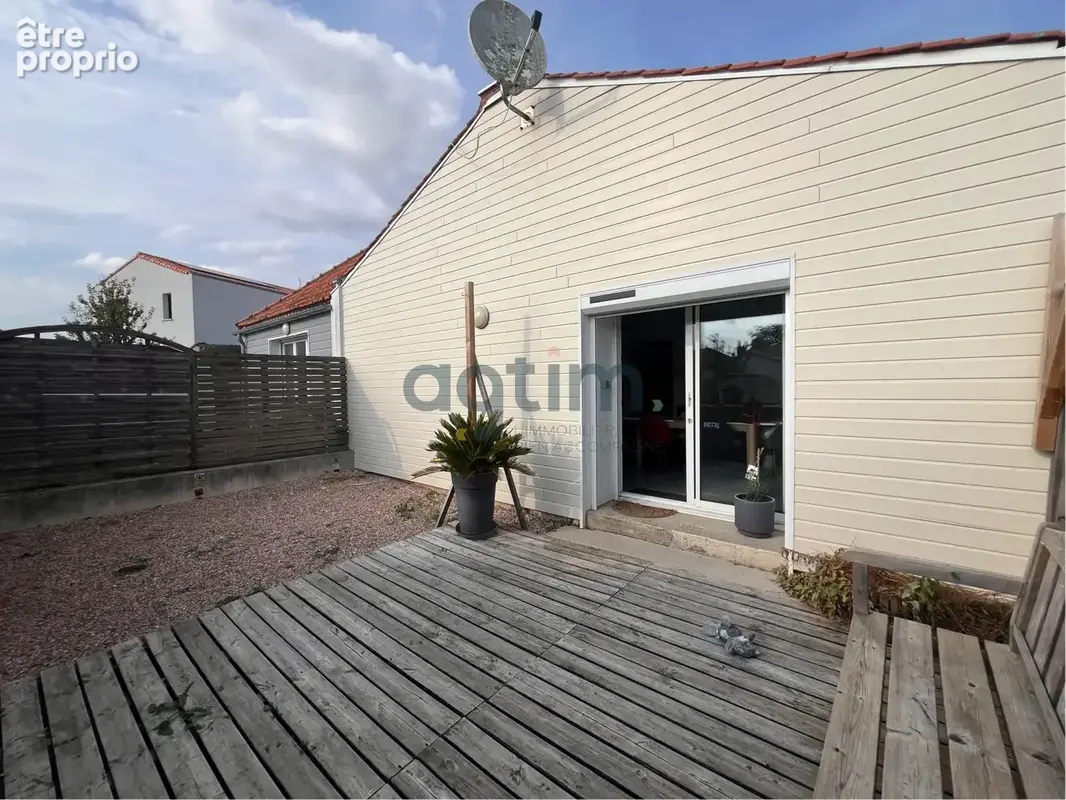 Nieul-le-Dolent   Ensemble immobilier composé de deux logements. - photo 6