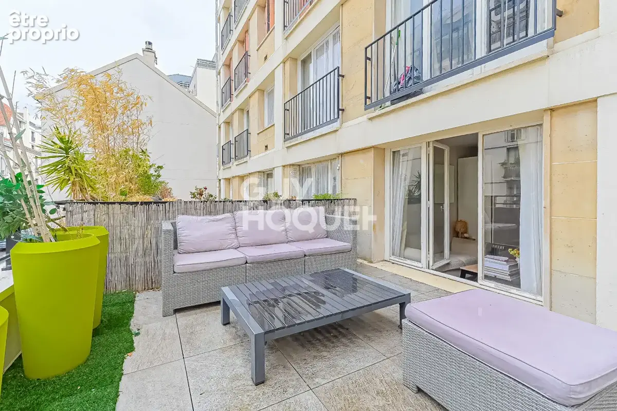 Studio en parfait état général avec une terrasse de 18m² ! - photo 7