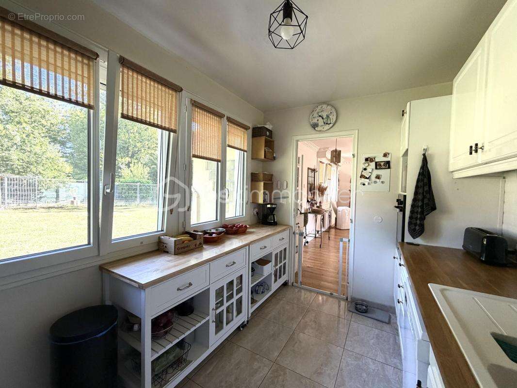 Maison familiale avec sous-sol, 4 chambres , dépendance et bois - photo 15