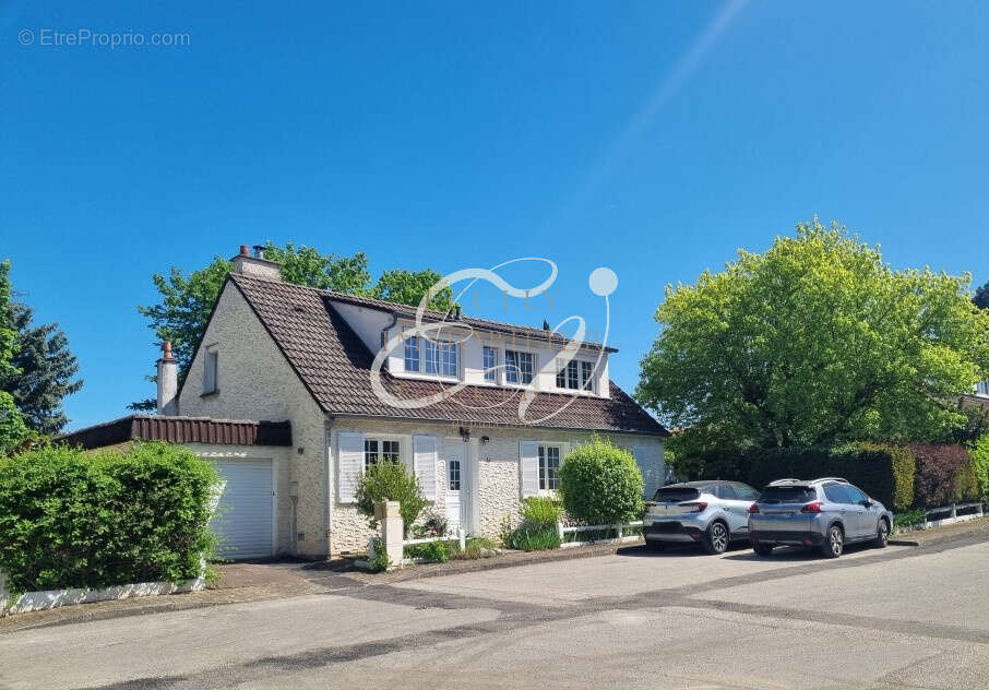 Maison à SAINT-GENIS-LAVAL