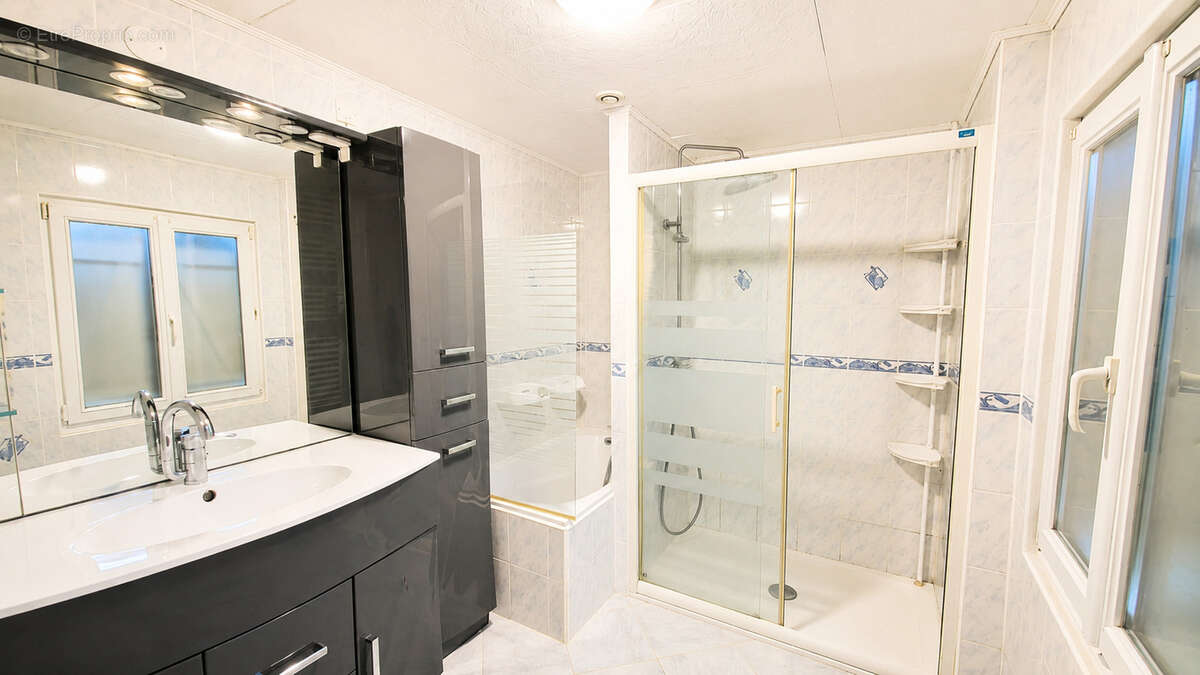 Maison 3 chambres au calme avec garage, dépendances et jardin clos - photo 4