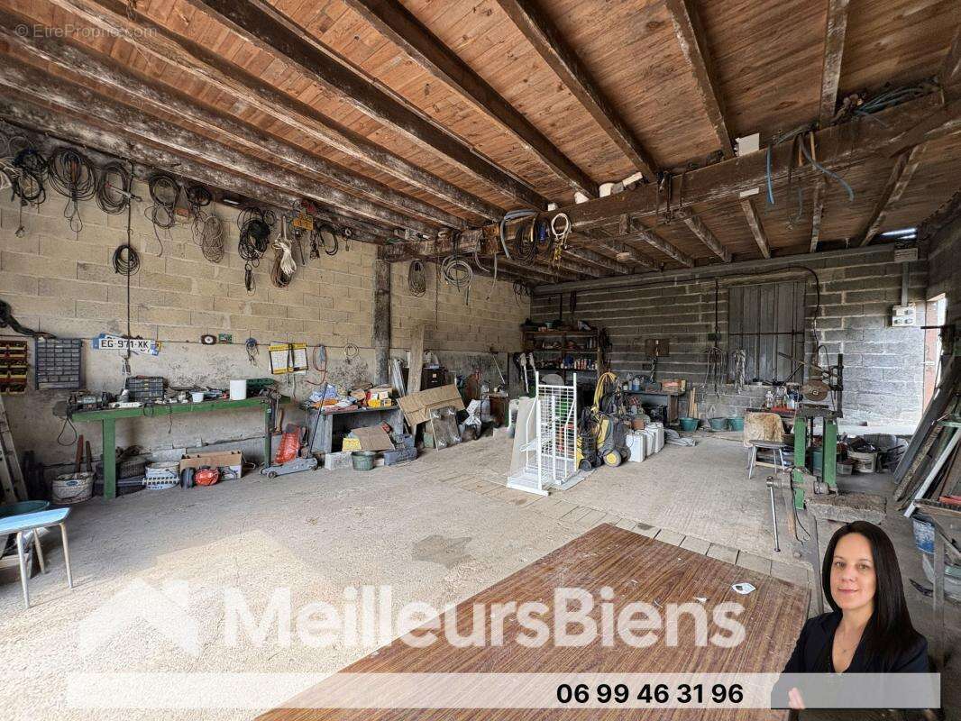 Sousmoulins 17130 : 750 m² de bâtiments sur terrain de 3522 m² - photo 8