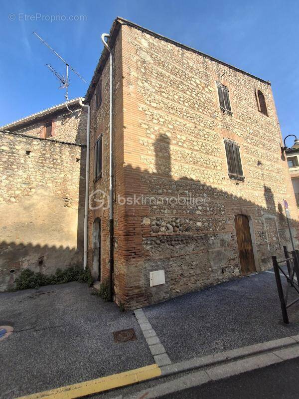 Maison à VILLENEUVE-LA-RIVIERE
