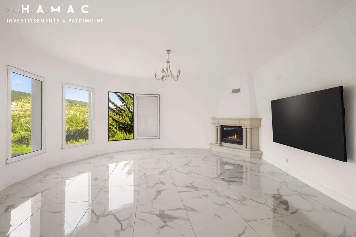 Maison -  6 pièces - Rochetaillée -sur-Saône - photo 6