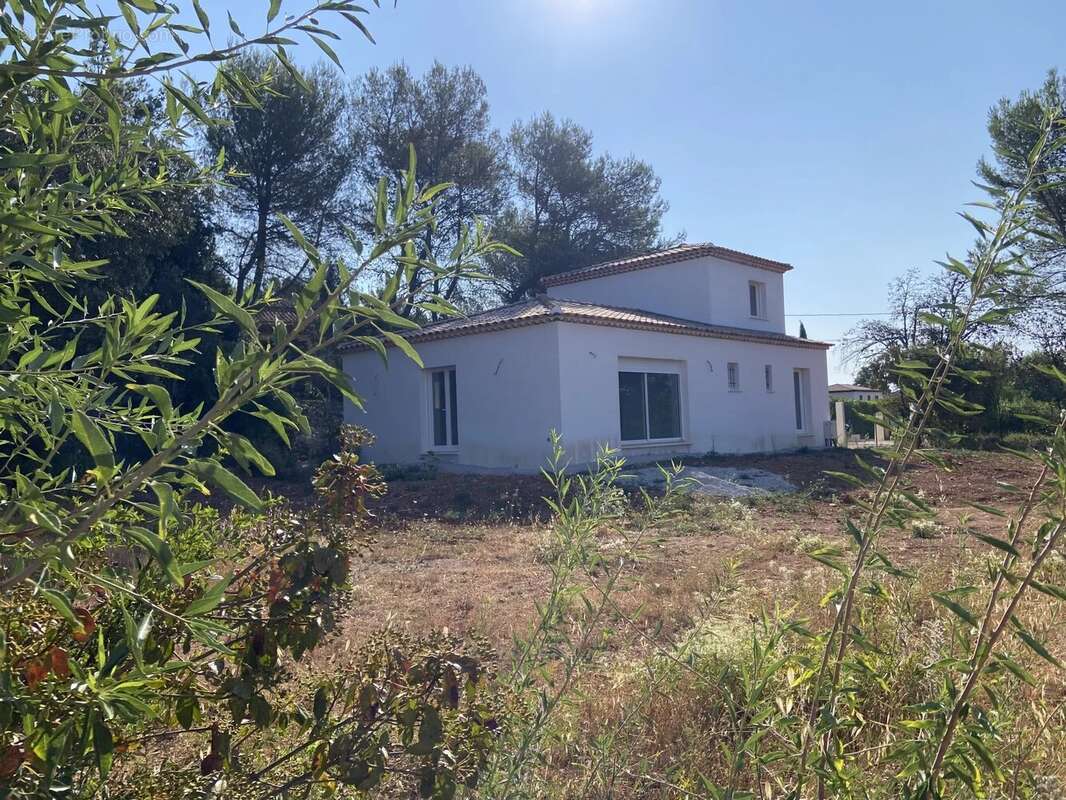 Villa de type 4 neuve sur 1988 m² de terrain clos à Saint-Maximin - photo 2