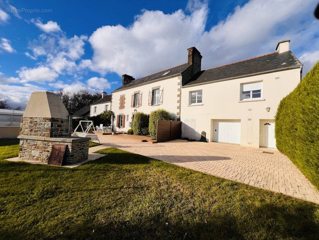 Maison à ROZ-LANDRIEUX